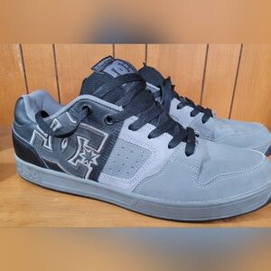 DC Shoes  Men's Size 11 Leather Low Top Classic Skateboarding Sneakers